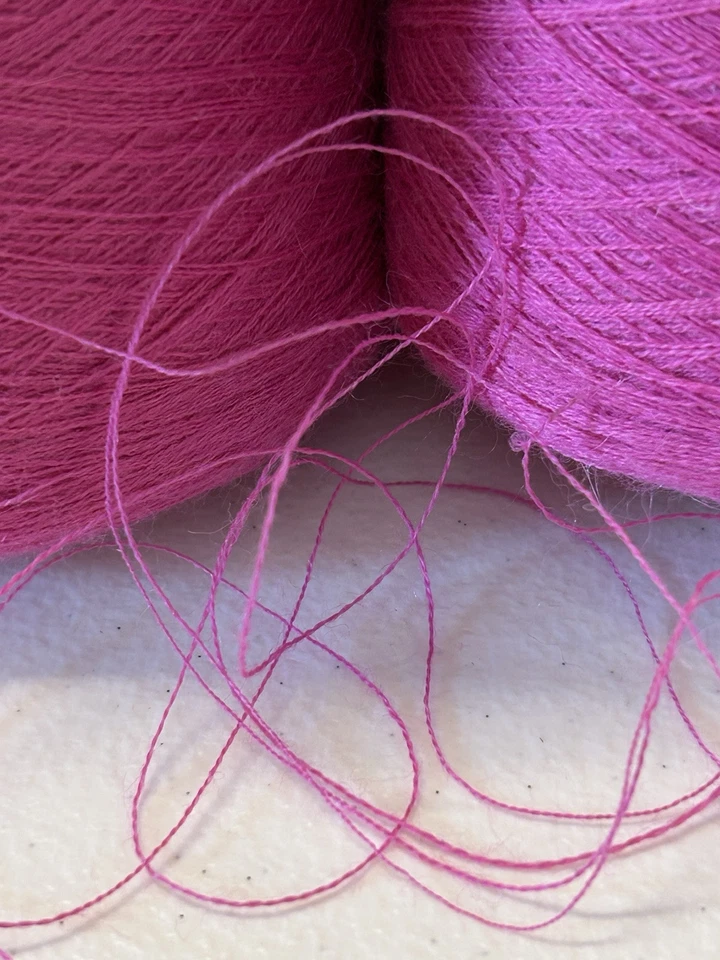 Lote 2 Cono de Carrete TELA DE MAZORCA SUAVE Perú Bebé Hilo de Alpaca 1lb 4oz 568gr 2010 Rosa Caliente C Foto 2 de 4