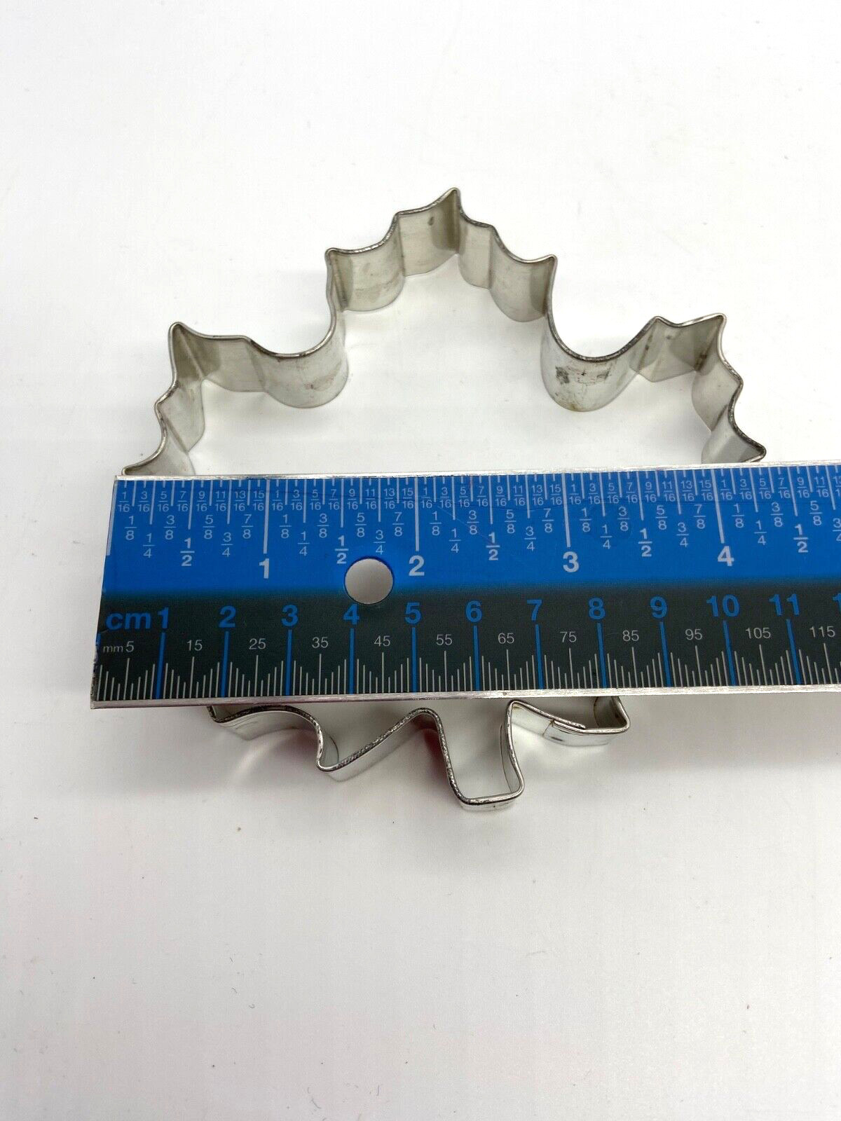 R&M International Maple Leaf Cookie Cutters 5 Assorted Sizes in Orig Tin 2002