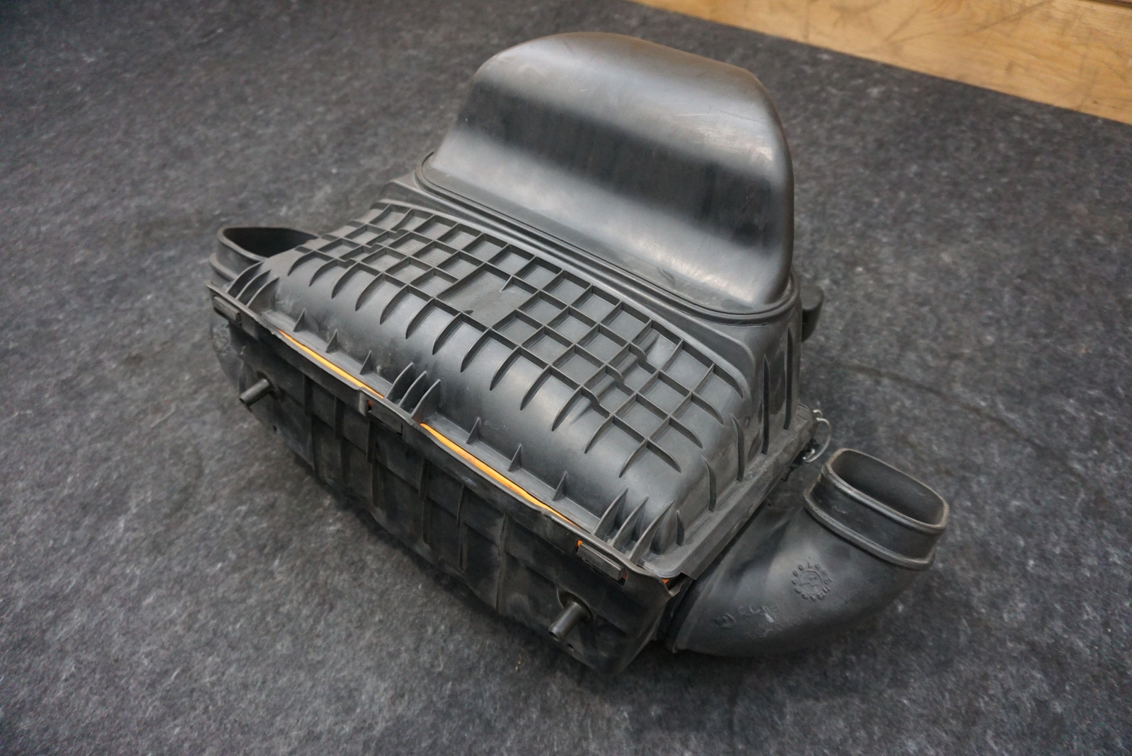 Air Intake Cleaner Filter Housing Box 232607 Maserati Granturismo M145 2009-19