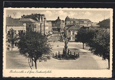 Ansichtskarte Fürstenwalde a.d. Spree, Denkmalsplatz mit Geschäften 1938 