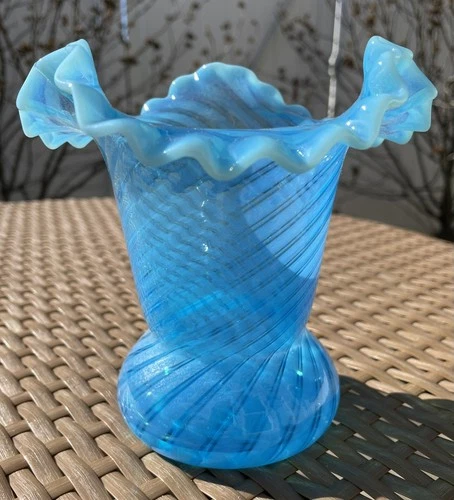 Fenton (?) Jefferson (?) Blue Opalescent Spiral Optic 5.5 Inch Vase