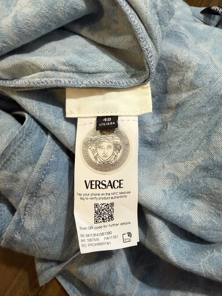 Camisa vaquera Versace estampado barroco cambray Foto 4 de 4
