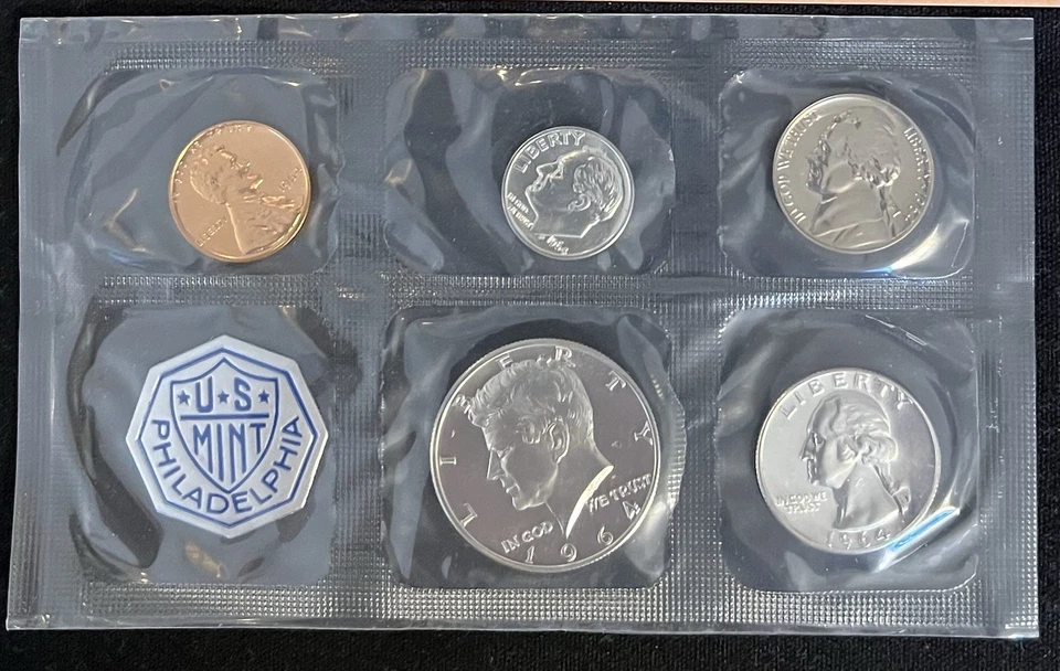 Lot Seven Silver Coins 1961 Mint Set 1964 Mint Set 1974S Eisenhower Half Dollar - Image 3 of 4