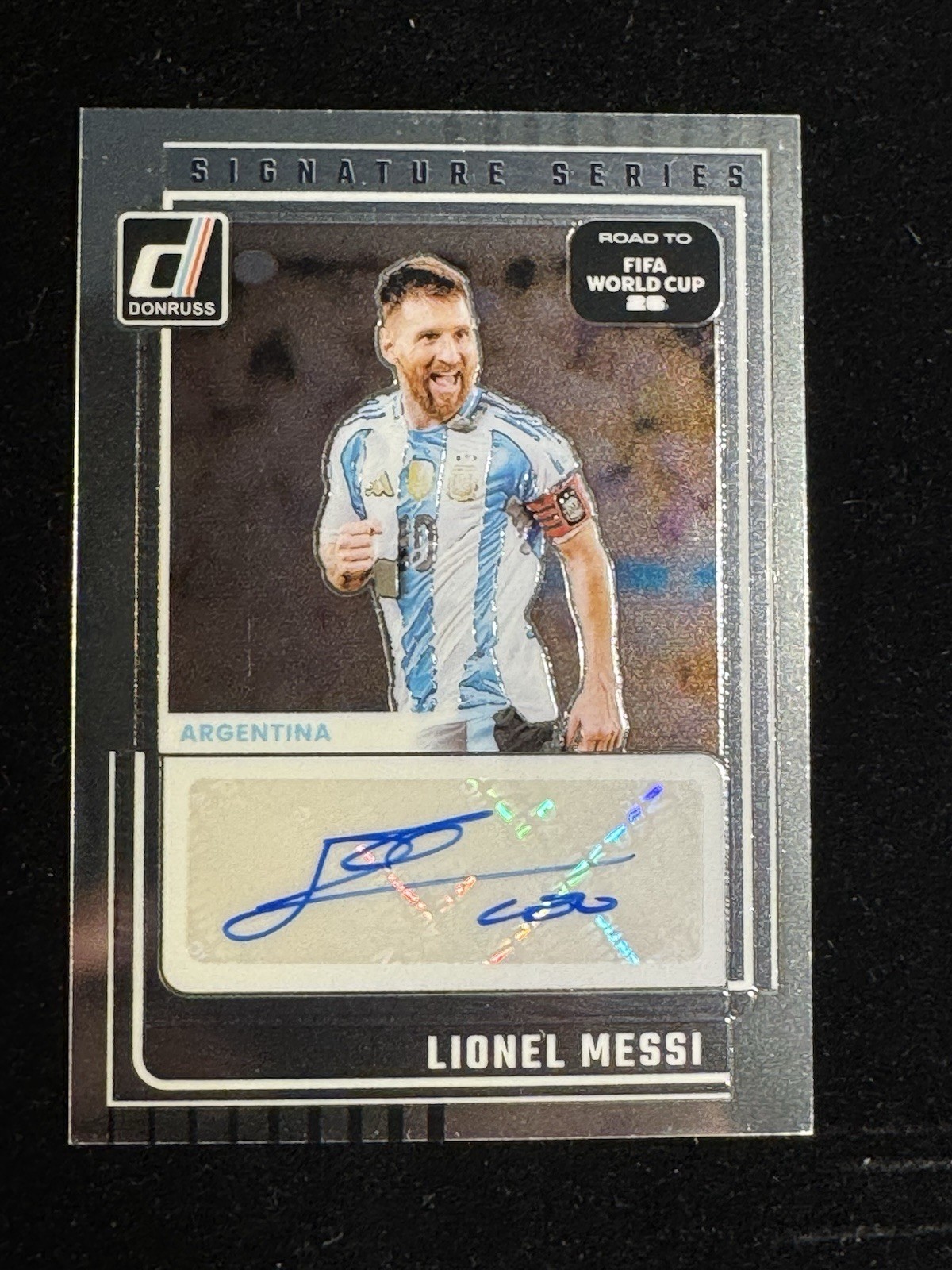 2025-26 Donruss Road To FIFA WC Lionel Messi Signature Series Auto Argentina view 5