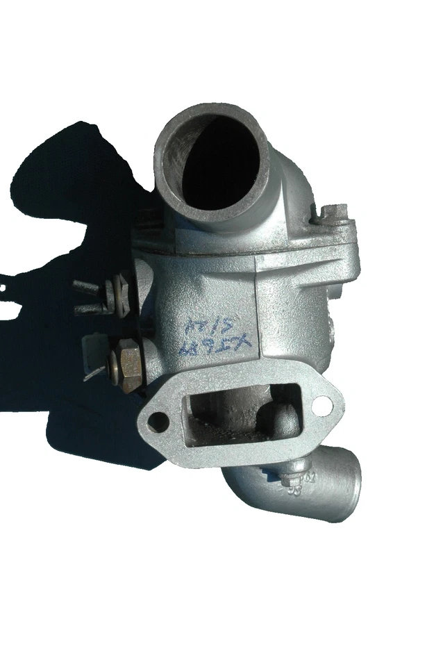 1988-1992 Jaguar XJ6 Thermostat Housing & Coolant Distributor  EAC8209 EAC5730PA - Image 3 of 4