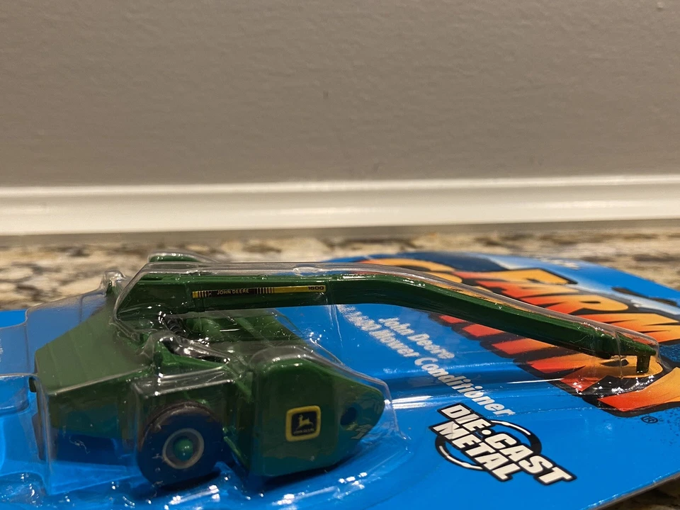 ERTL FARM COUNTRY JOHN DEERE FORAGE HARVESTER & MODEL 1600 MOWER CONDITIONER LOT - Image 4 of 4