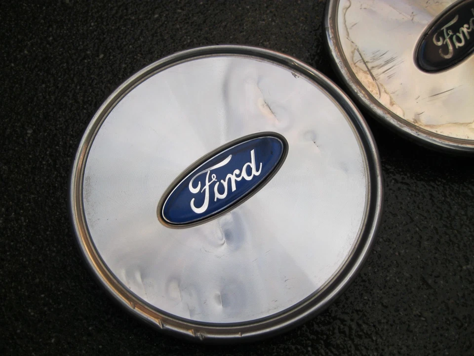 2003-2011 Ford Crown Victoria OEM Center Caps Set of 2 (3W73-1A096-AA) Foto 2 de 4