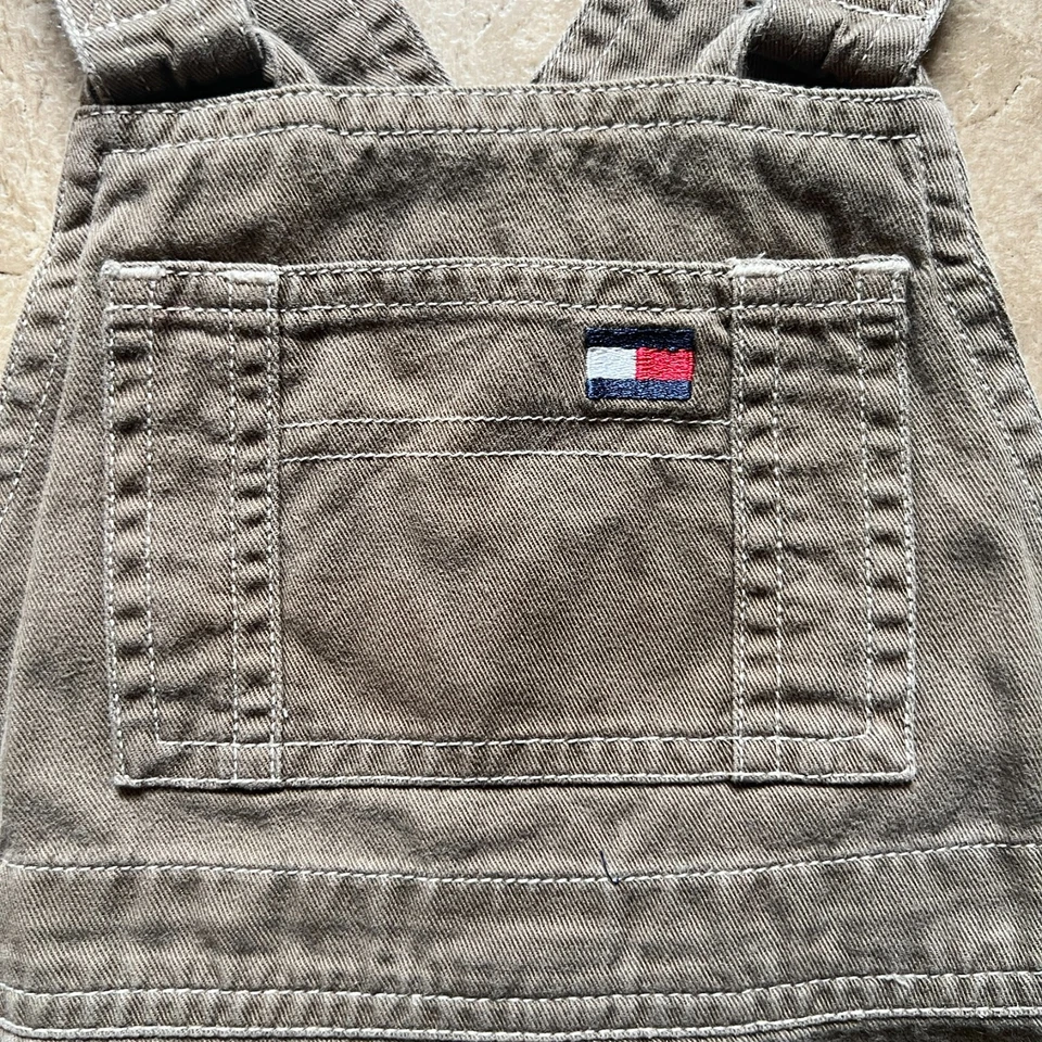 Mono con tirantes de mezclilla Tommy Hilfiger vintage años 90 3T exterior utilitario grunge Foto 2 de 4