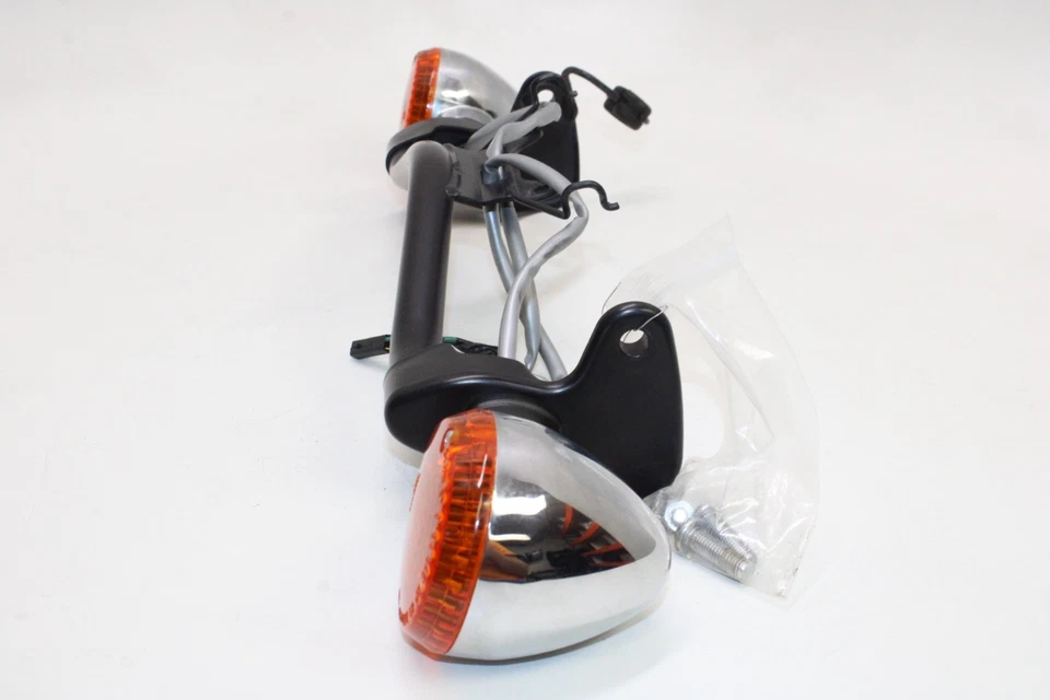 2012 KAWASAKI VULCAN 900 VN900B CLASSIC OEM FRONT TURN SIGNAL PAIR W BAR - Image 4 of 4