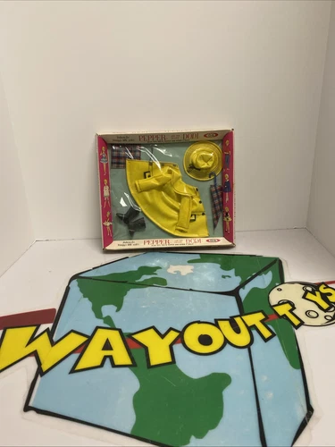 Ideal Pepper & Her Friend Dodi Fashions For Tammy’s Little Sister Raincoat Set