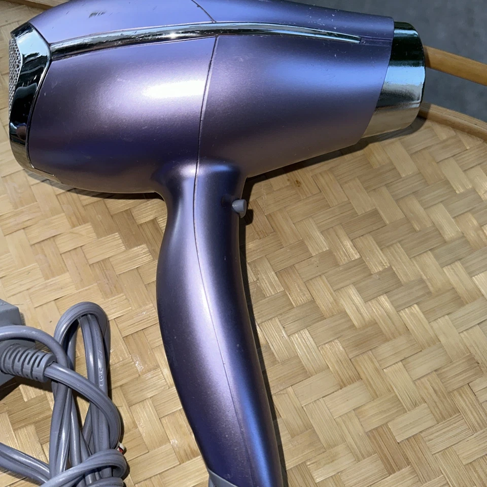 Secador de pelo John Frieda, JF2.  3 ajustes de temperatura y 2 velocidades, probado funcionando Foto 2 de 4