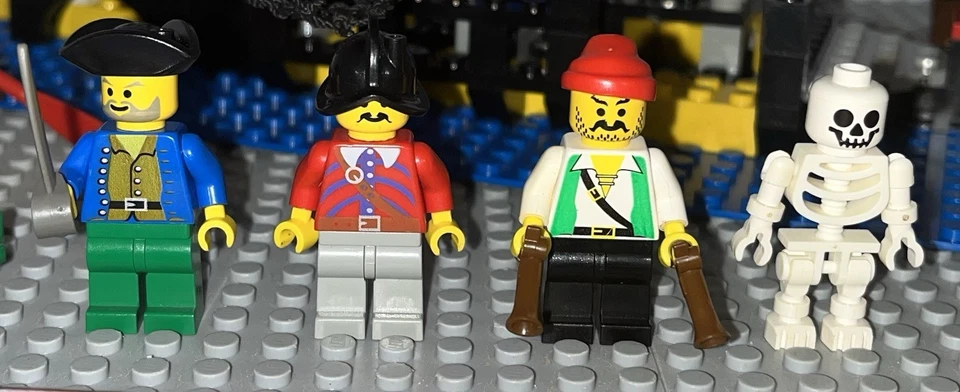 Lego 6296 Pirates I Shipwreck Island Complete Set Vintage Minifigures Manual - Image 2 of 4