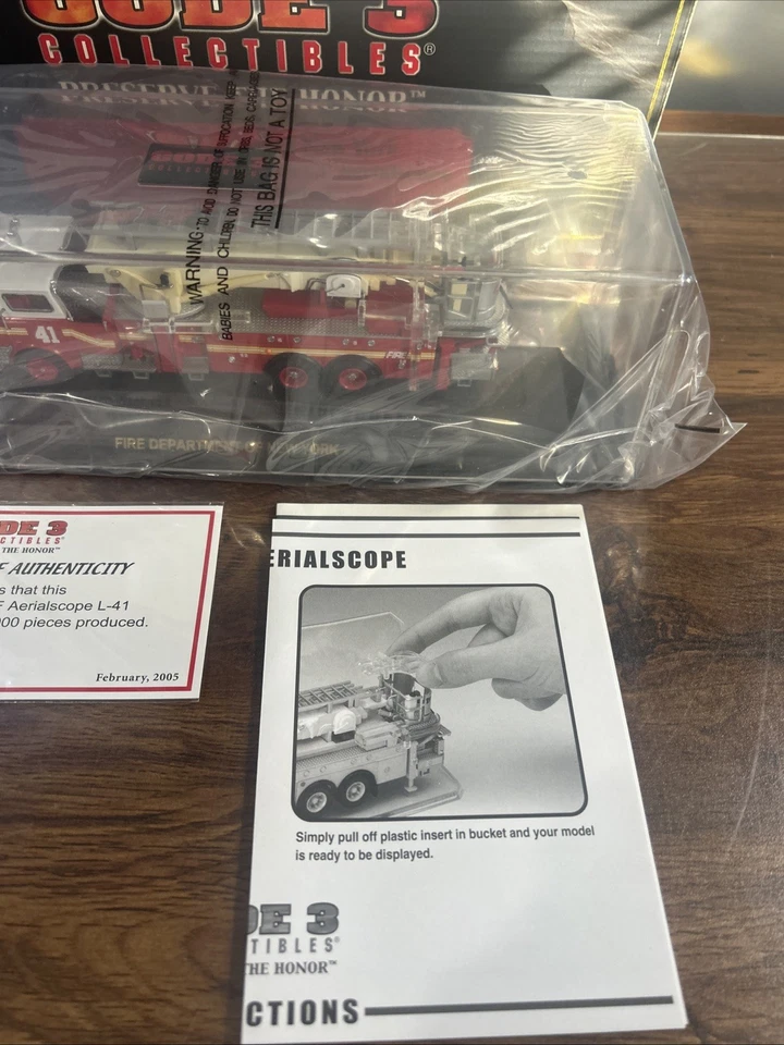 Telescopio aéreo Code 3 FDNY MACK CF L-41 PRESERVA EL HONOR edición limitada nuevo Foto 4 de 4