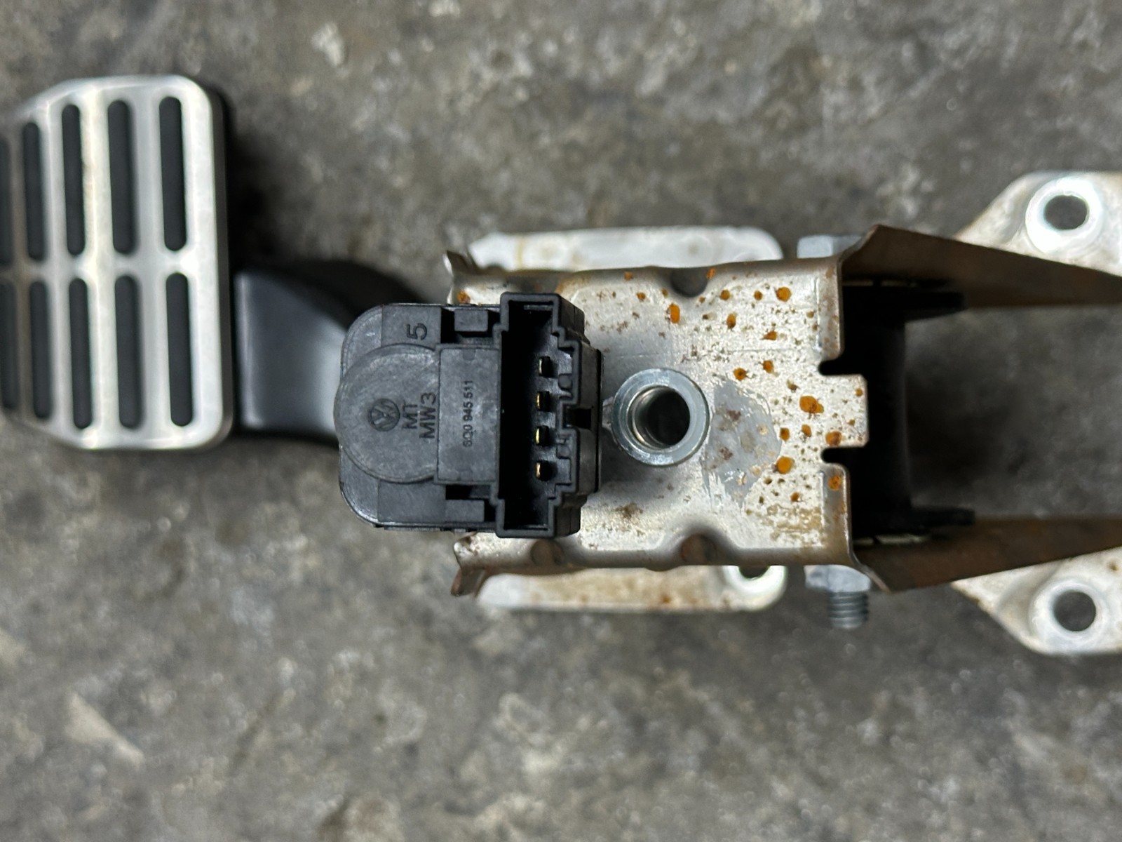2014 Audi R8 SPYDER BRAKE PEDAL BOX ASSEMBLY 423 723 057 F 2008 - 2015 OEM