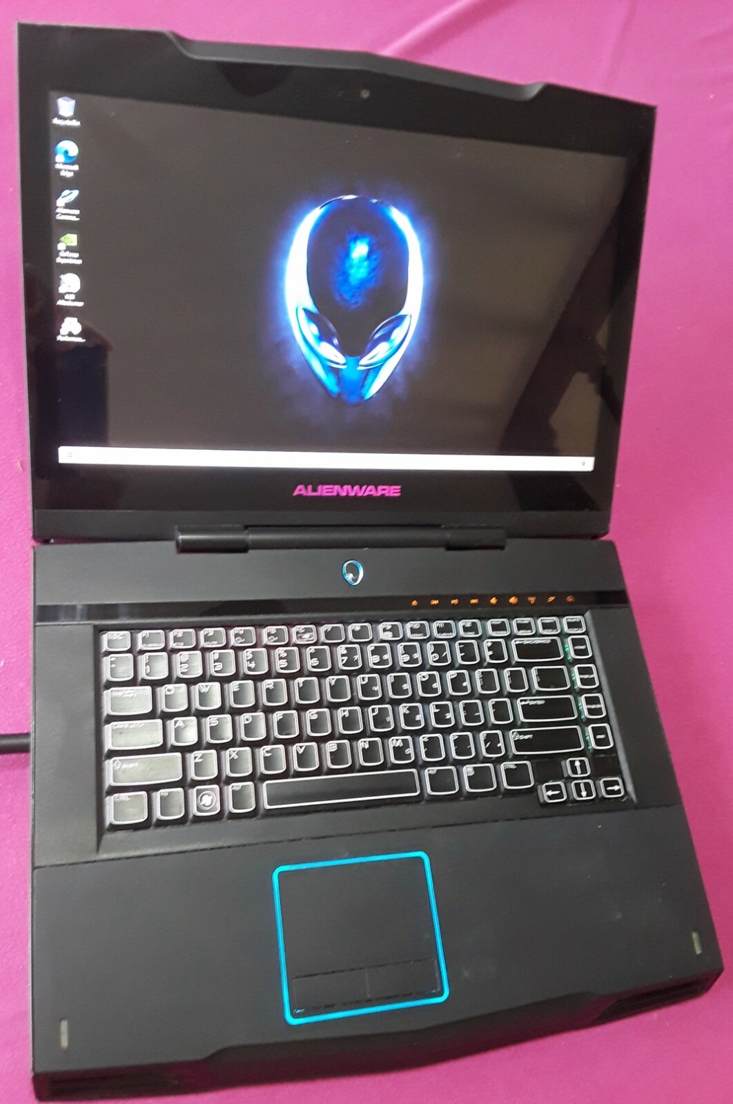 Dell Alienware M15X laptop I7-740qm 1.73-2.93Ghz 16GB 480GB SSD NVIDIA M3000M - Picture 2 of 11