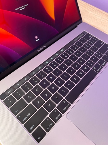 MacBook Pro 15 Retina, 16GB RAM, 256GB SSD Intel i7 4a gen 2,8GHz touch bar 2017 - Foto 9 di 17