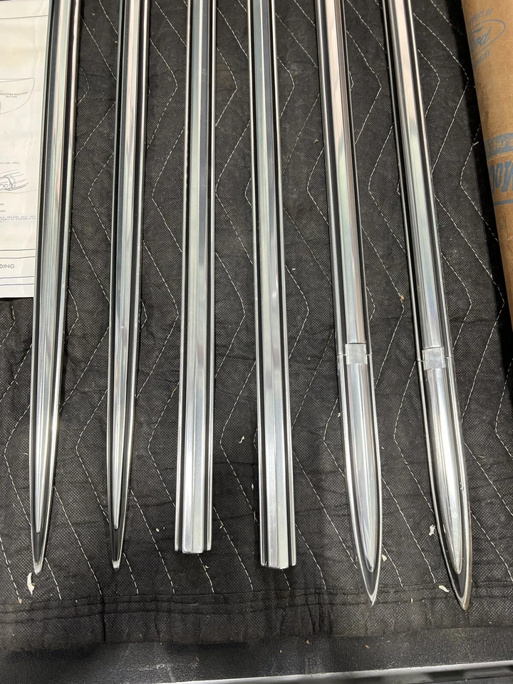 Kit de moldura lateral de carrocería derecha derecha Ford Galaxie 66 C6AZ-5421048-A pieza de 4 puertas #111 Foto 2 de 4