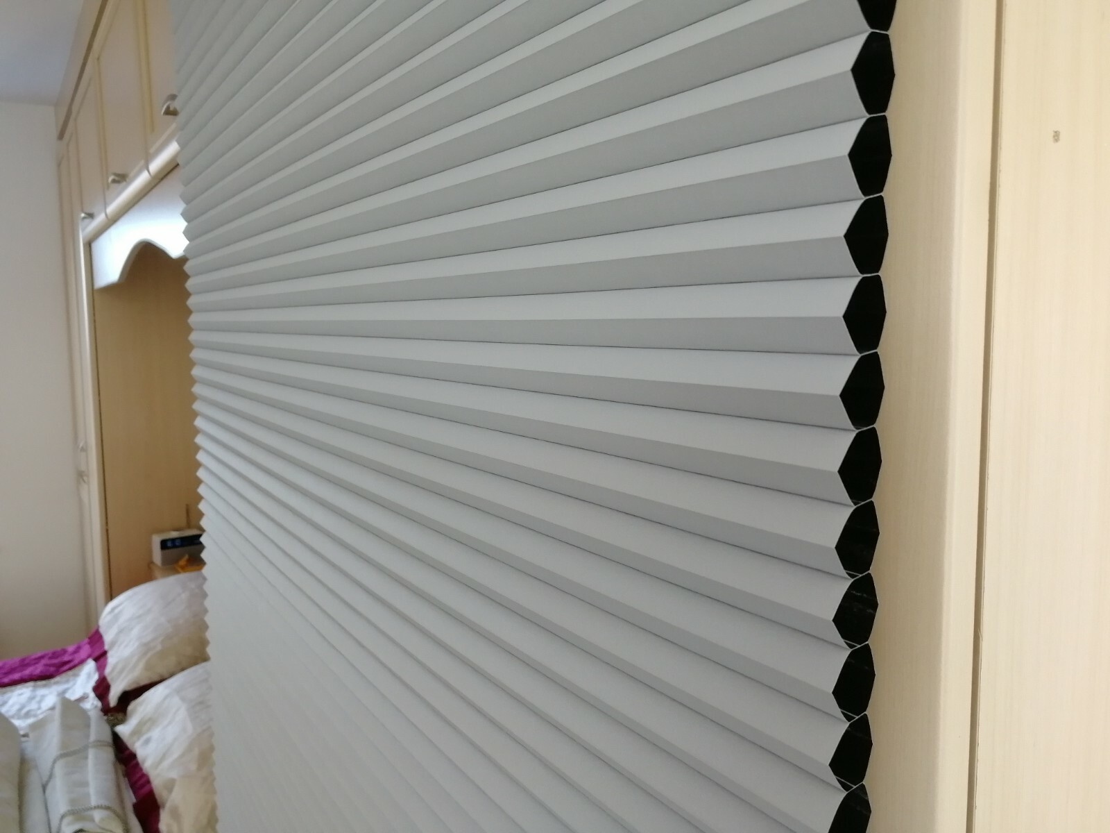 Luxaflex Powerview® Remote Controlled Light Grey Duette Thermal Blind Shade 32mm eBay