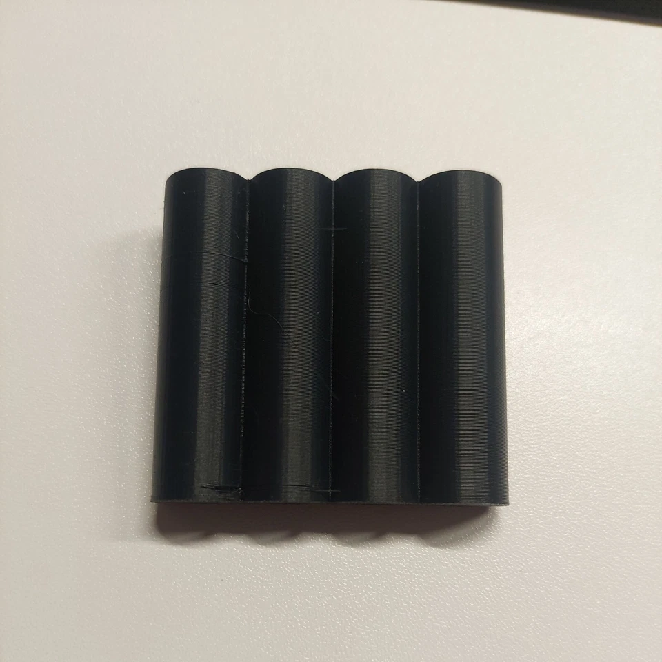 AAA battery storage case (black colour) keep your batteries organised - Image 4 of 4