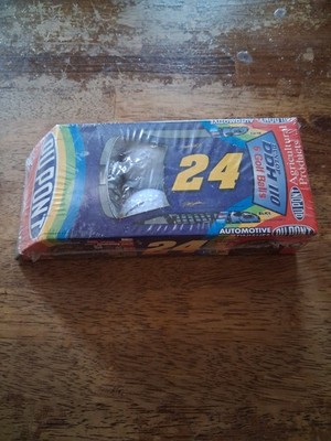 Dunlop Jeff Gordon #24 DuPont Chevrolet 1997 1:64 Diecast Stock Car