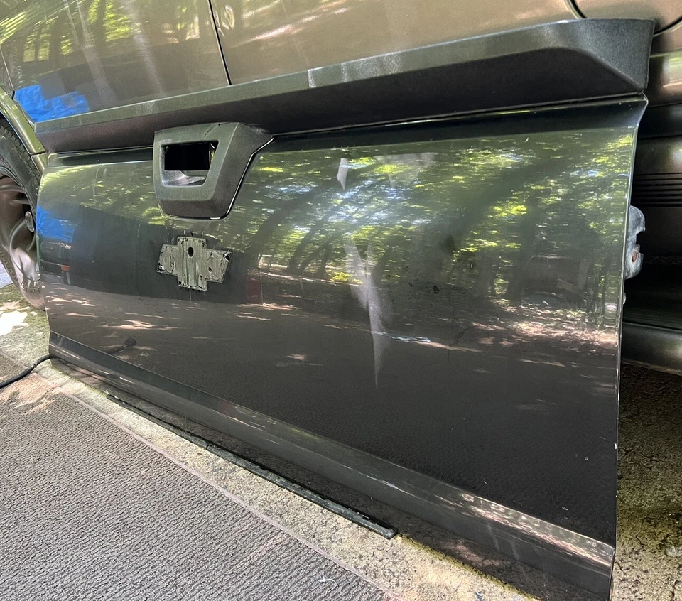 TAMPA TRASEIRA DO PORTA-MALAS CHEVY AVALANCHE 07 08 09 10 11 12 13 - Imagem 3 de 4