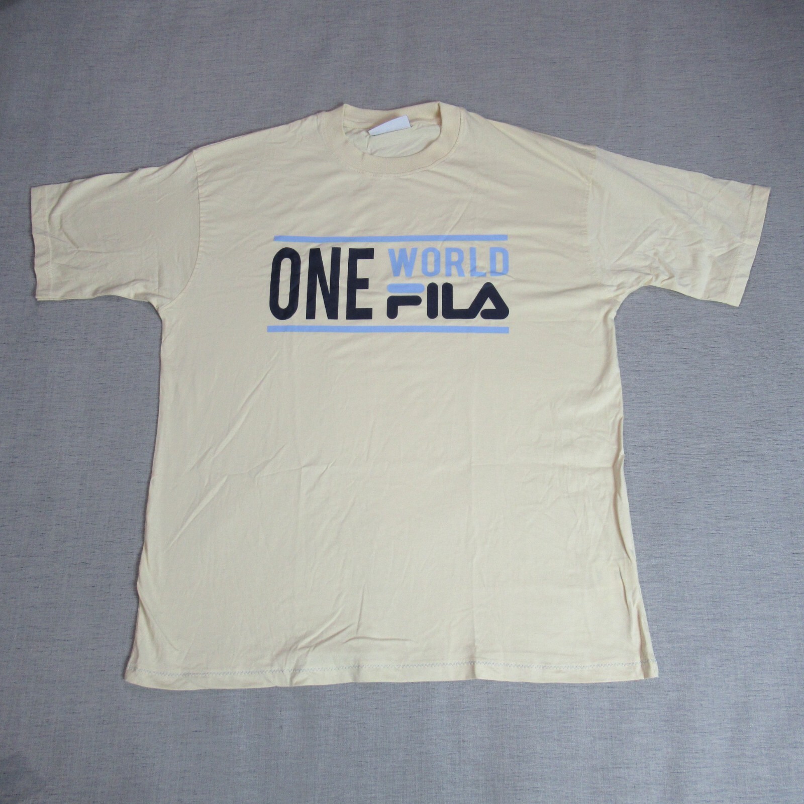 T shirt Fila uomo taglia large giallo pallido logo grafica un mondo maglietta manica corta