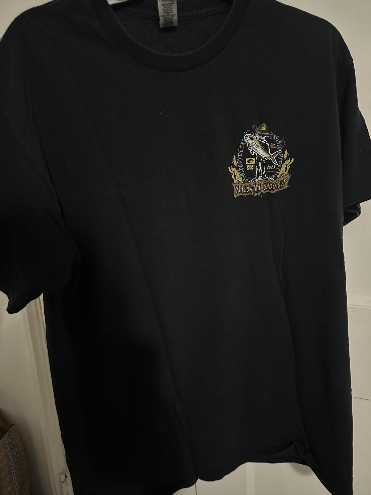 Men fishing t-shirt size large black short sleeve back logo and front chest logo