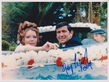GEORGE LAZENBY 007 JAMES BOND RARE SHOT AUTOGRAPH JAMES BOND CLASSIC POSE OHMSS