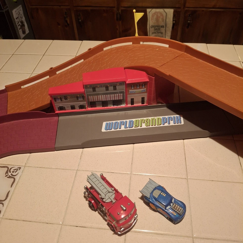 Fisher Price Disney Pixar Cars, Shake N Go, World Grand Pros Speedway - Image 3 of 4