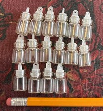 16 Mini Bottiglie Vetro Tappo Plastica Con Foro Piccoli Barattoli per Artigianato Decorazione Pendente