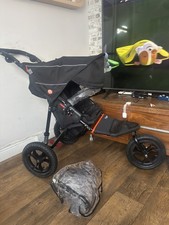 Out n about nipper 360 V4 in Summit black All Terrain Buggy/ pushchair 