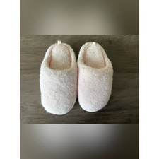 Cute Pink Fuzzy House Slippers Women s Size 8-9 Cozy Plush Slip Ons
