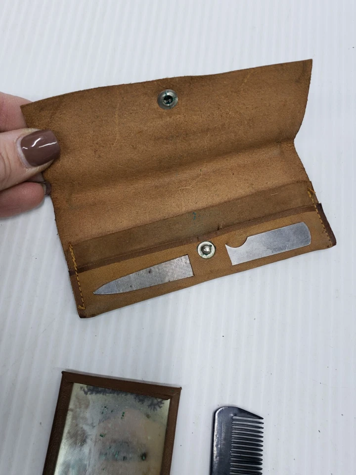 Antiguo estuche de cuero de recuerdo Coney Island para aseo con peine espejo lima de uñas Foto 2 de 4