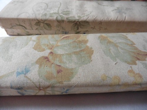 2 ANCIENNES BOITES A GANTS TISSU FLEURIS 7,5 X 32 CM X4 CM 1900 - Photo 2/6