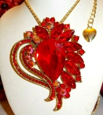 BETSEY JOHNSON SPARKLING RED  RHINESTONE HEART ARRAY PENDANT NECKLACE/BROOCH 
