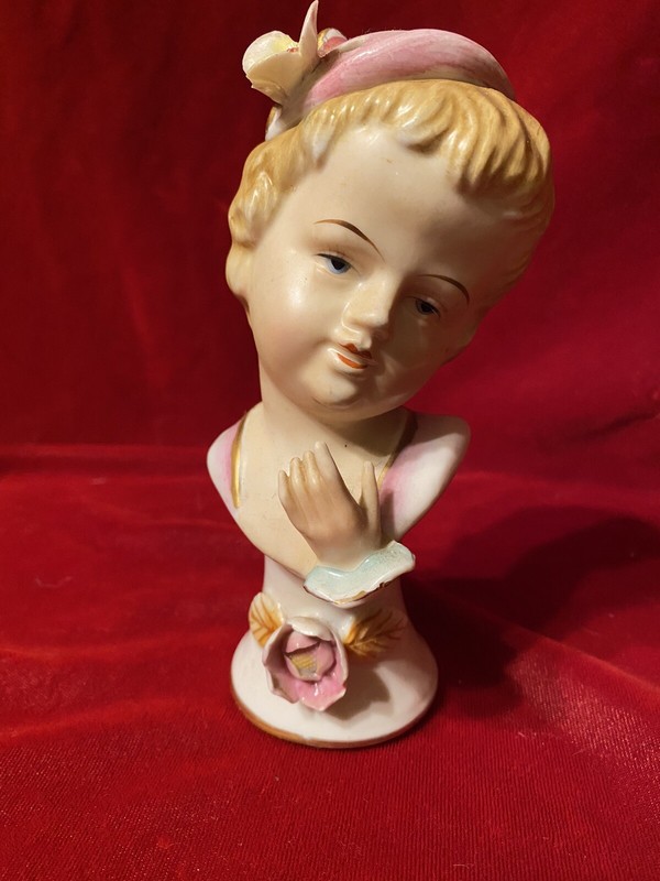 RARE! VINTAGE CERAMIC HAT PIN HOLDER UCAGCO WITH HOLES IN HAT