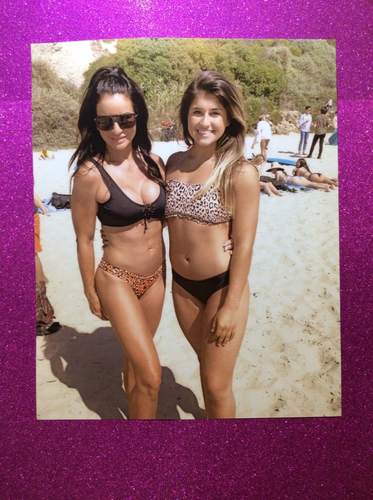 HAILIE & MARISSA DEEGAN 2020 AT THE BEACH 8X10 COLOR PHOTO IN MINT