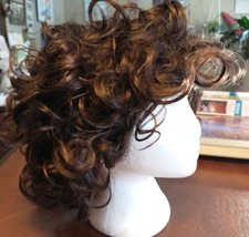 Women's Brunette Curly Wig With Tag New Net Care Instructions Adjustable Fit EXC