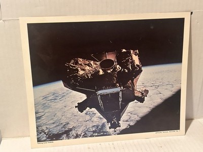 Rare Official NASA Picture  #7 Testing Lunar Module  Scott Looks from cmd ship