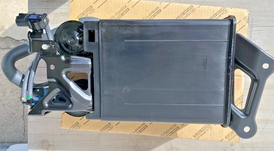 Bote de carbón de vapor genuino Lexus 77740-30311 para Lexus GS300 GS400 GS430 Foto 2 de 4