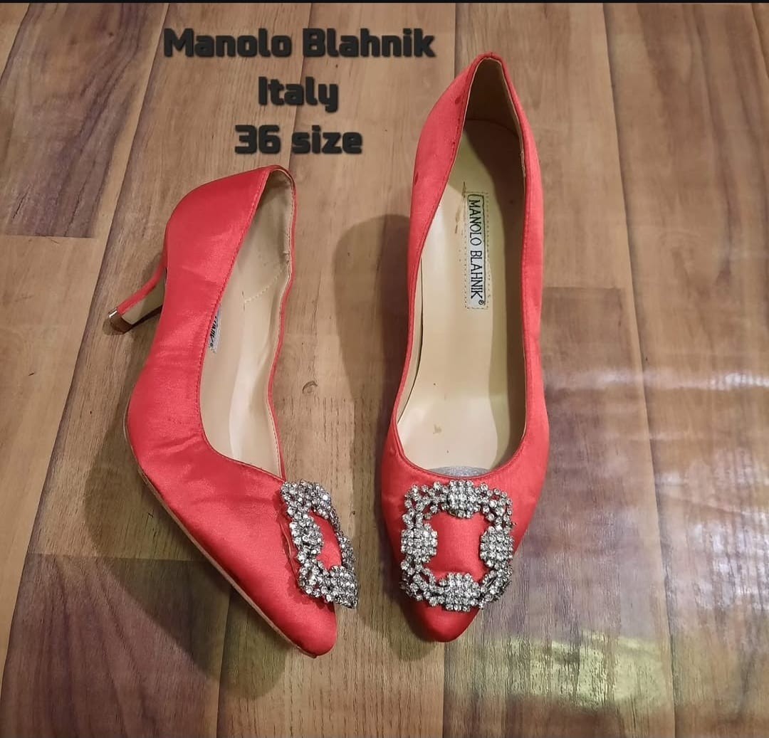 Manolo Blahnik Hangisi Red Satin Pumps Size: EU 36 (approx. US 6 / UK 3)