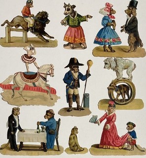 Oblaten Glanzbild scrap Zirkus 8cm Affen Löwe Hund Pudel Dressur vermenschlicht