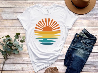 Retro Sunset Rays Wavy Shirt, Sun Shirt, Retro Sunshine Shirt, Sun Rays Tee, Bea