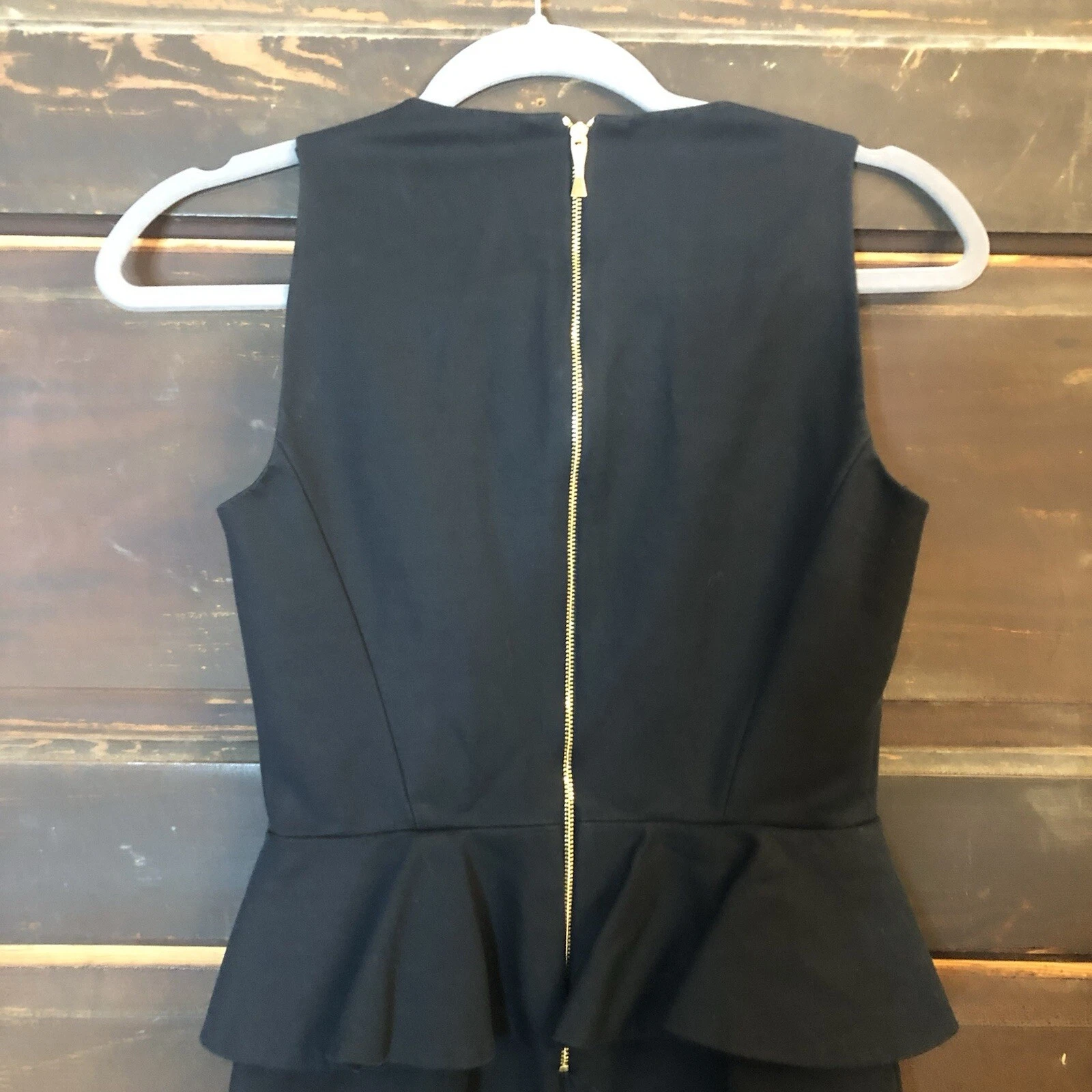 Abito nero a tubino Kate Spade taglia 0 senza maniche peplo lunghezza ginocchio cerniera oro