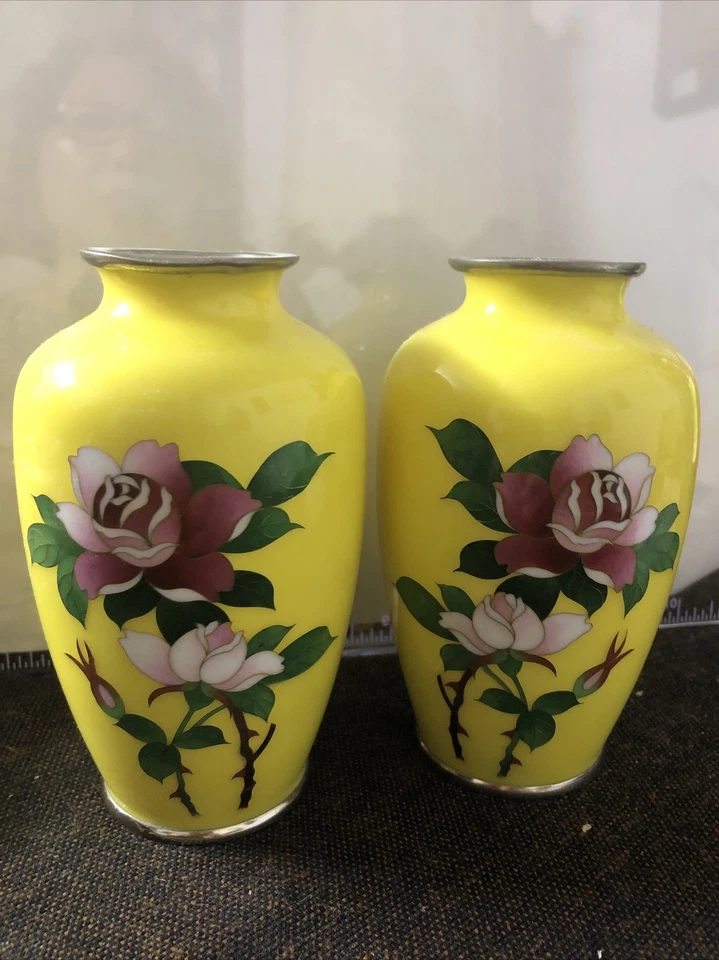 "Un par de jarrones vintage japoneses japoneses Sato Cloisonne - miniatura de 5"" - amarillo - rosas" Foto 2 de 4
