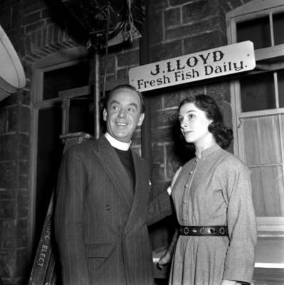Actor actress Mervyn Johns Maureen Swanson two stars film Vall- 1952 Old Photo