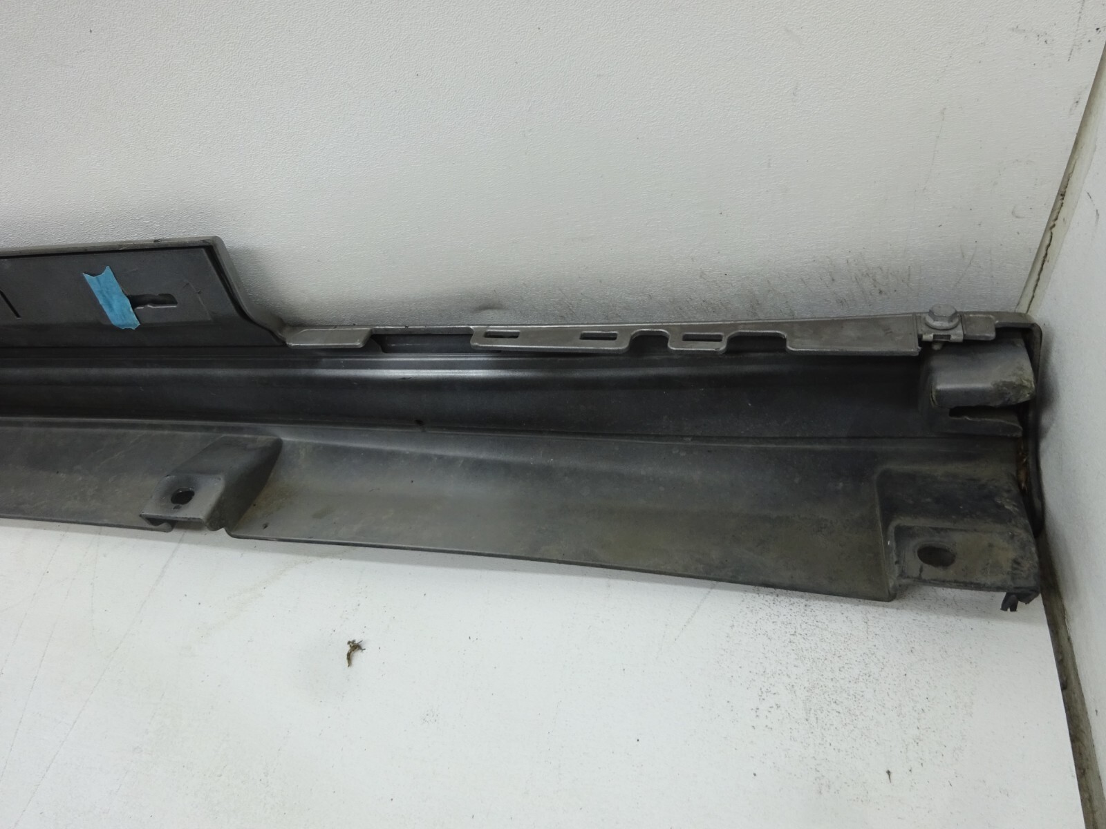 14-17 Maserati Ghibli Left Driver Rocker Skirt Molding Trim Silver OEM DE2308108