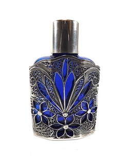 SCENT BOTTLE WITH SILVER SLEEVE HALLMARKED LONDON 1991 REF 379/4