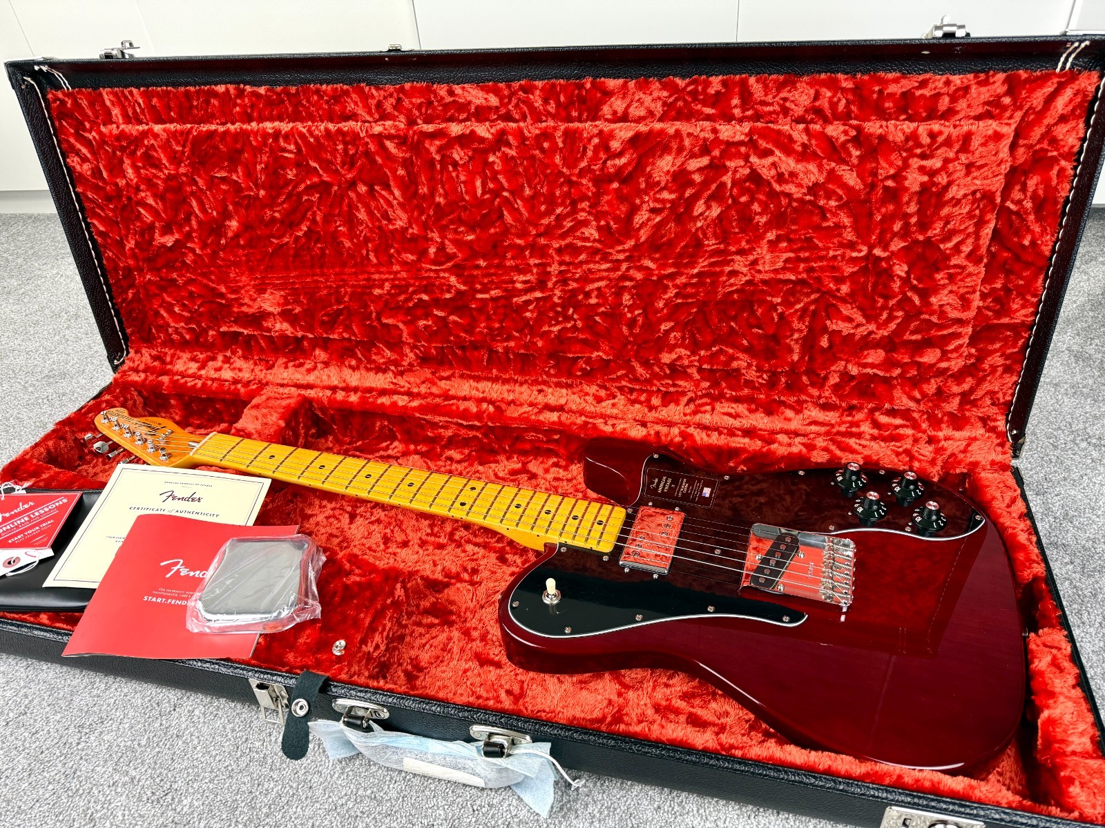 Fender American Vintage II 1977 Telecaster in Wine
