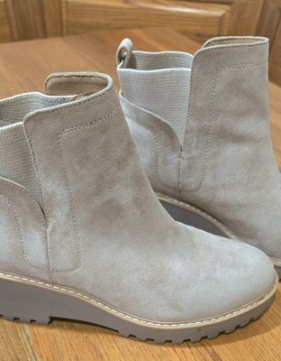 Dolce Vita Chelsea Suede Ankle Boots in Cream / Neutral - Size 9